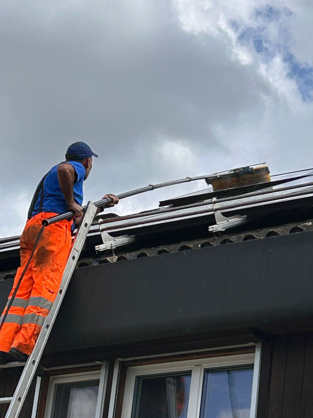 Solaranlagen in der Schweiz: Reinigung nach Brand in Hochdorf