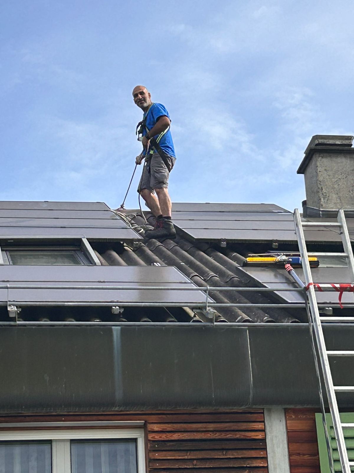 Solaranlage reinigen lassen Basel: Kosten & Ablauf 2026