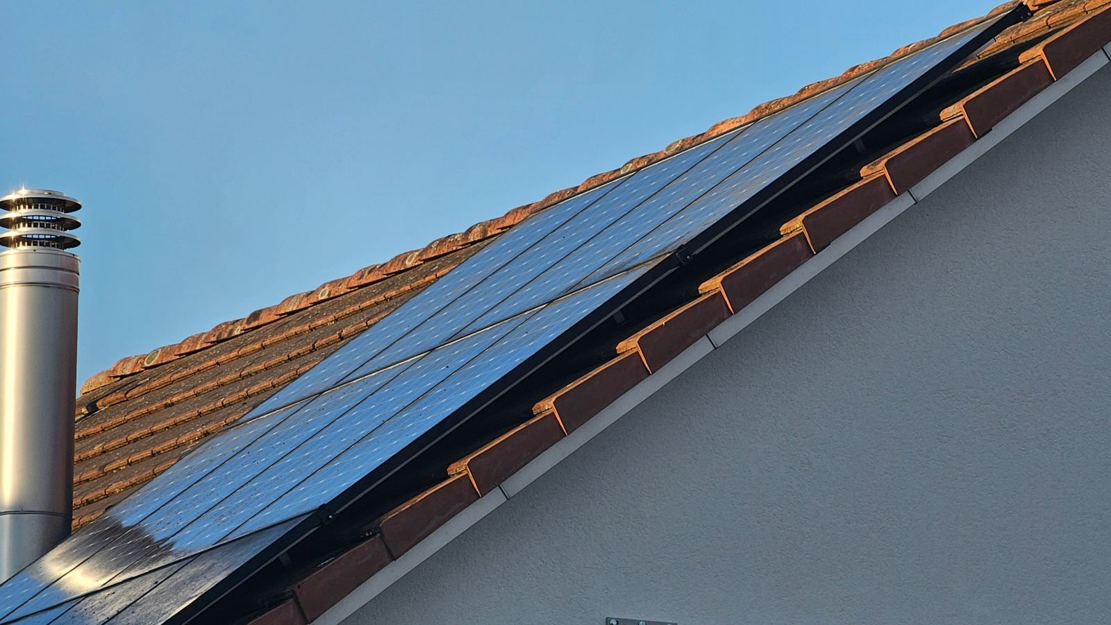 Wie oft PV-Anlage reinigen lassen? ROI-Guide Bern